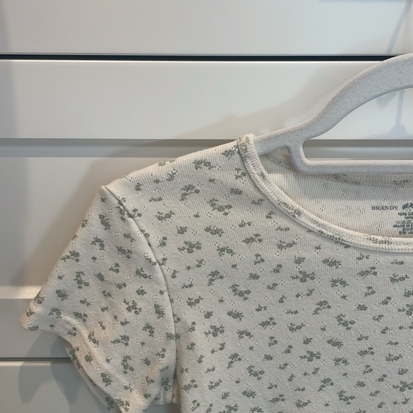 Cropped brandy tee with tiny green flowers - Picture 3 of 4